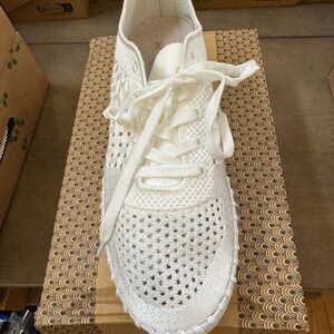 Tulip White Lace-Up Women's Shoe